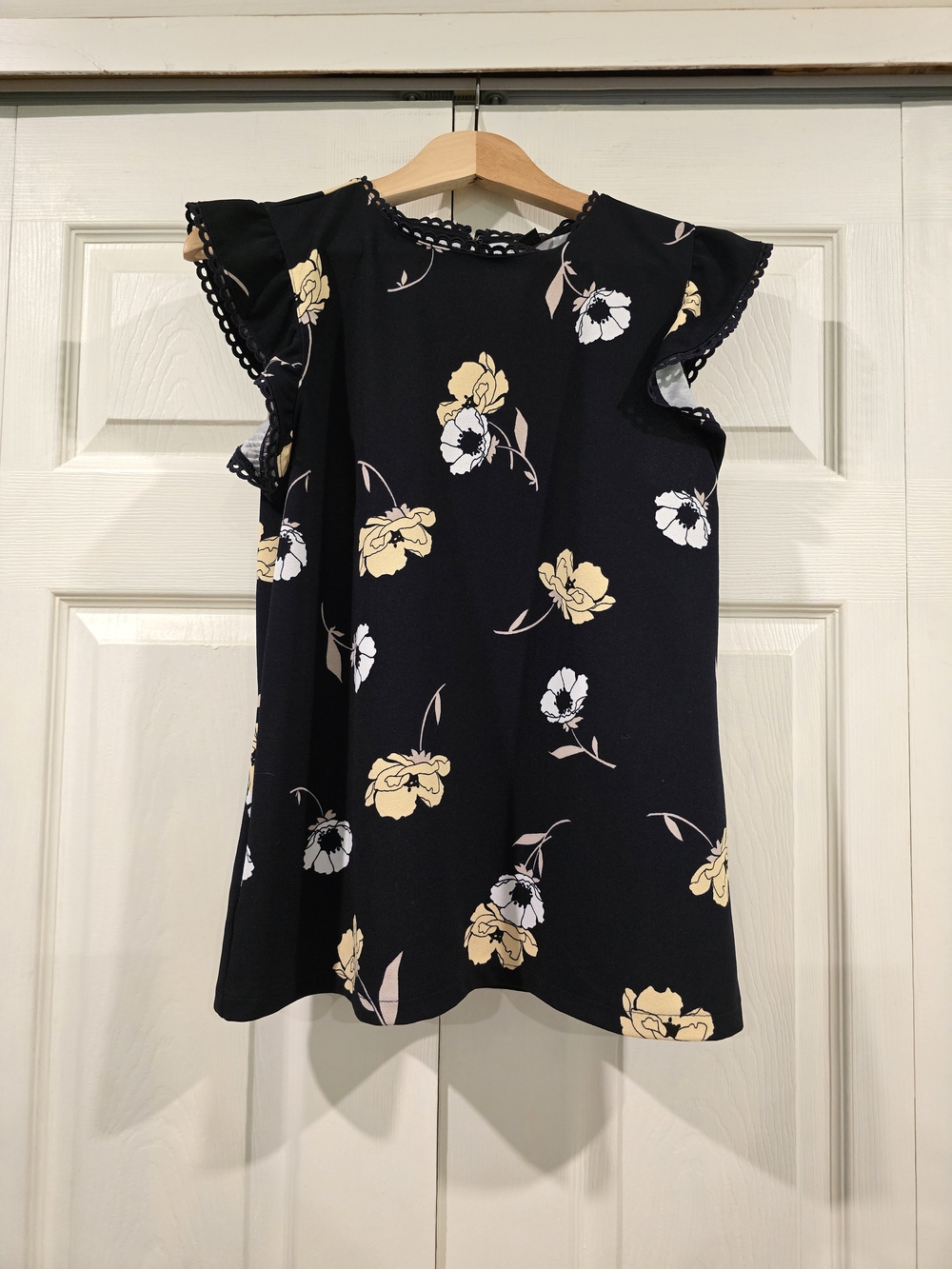 Ann Taylor Black Floral Flutter Sleeve Top with Yellow & White Blooms